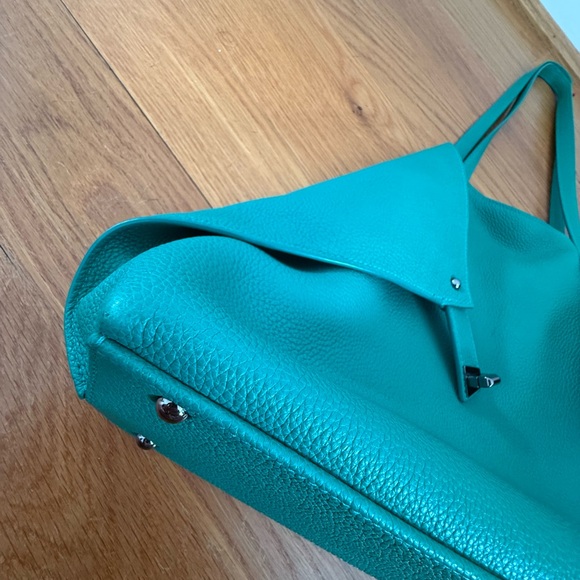 Akris A1 medium tote in green - Picture 8 of 10